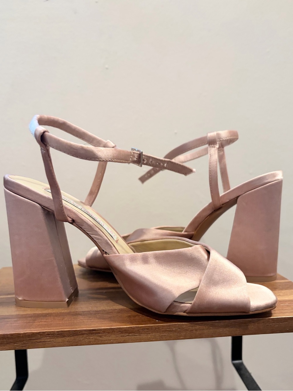 Chinese Laundry/Kristen Cavalleri Pink satin block heels size 7